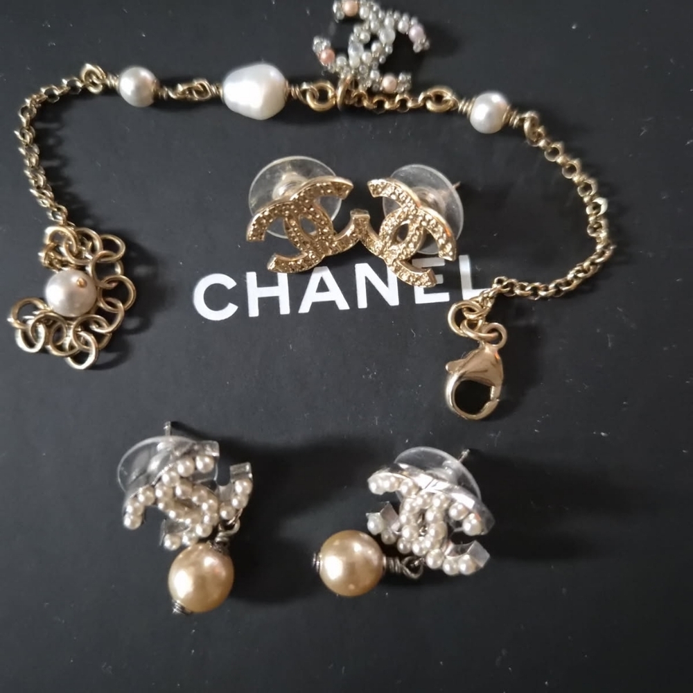 CHANEL Gold and Pearl Jewelry Set